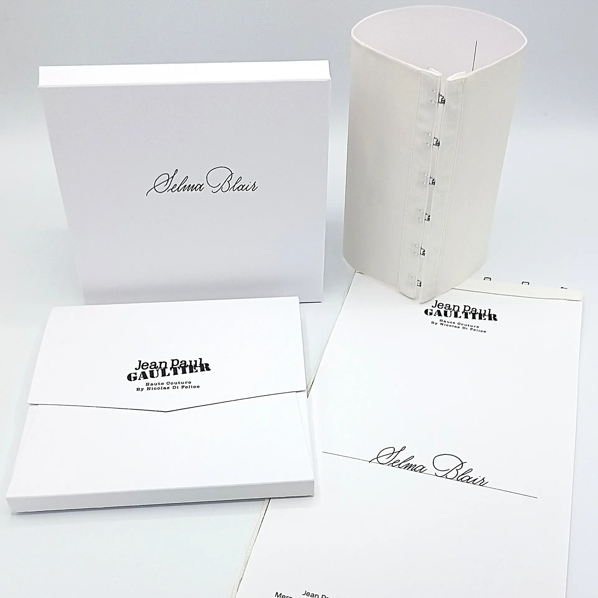 Défilé Haute-Couture Jean Paul Gaultier.
Invitations et Enveloppes.