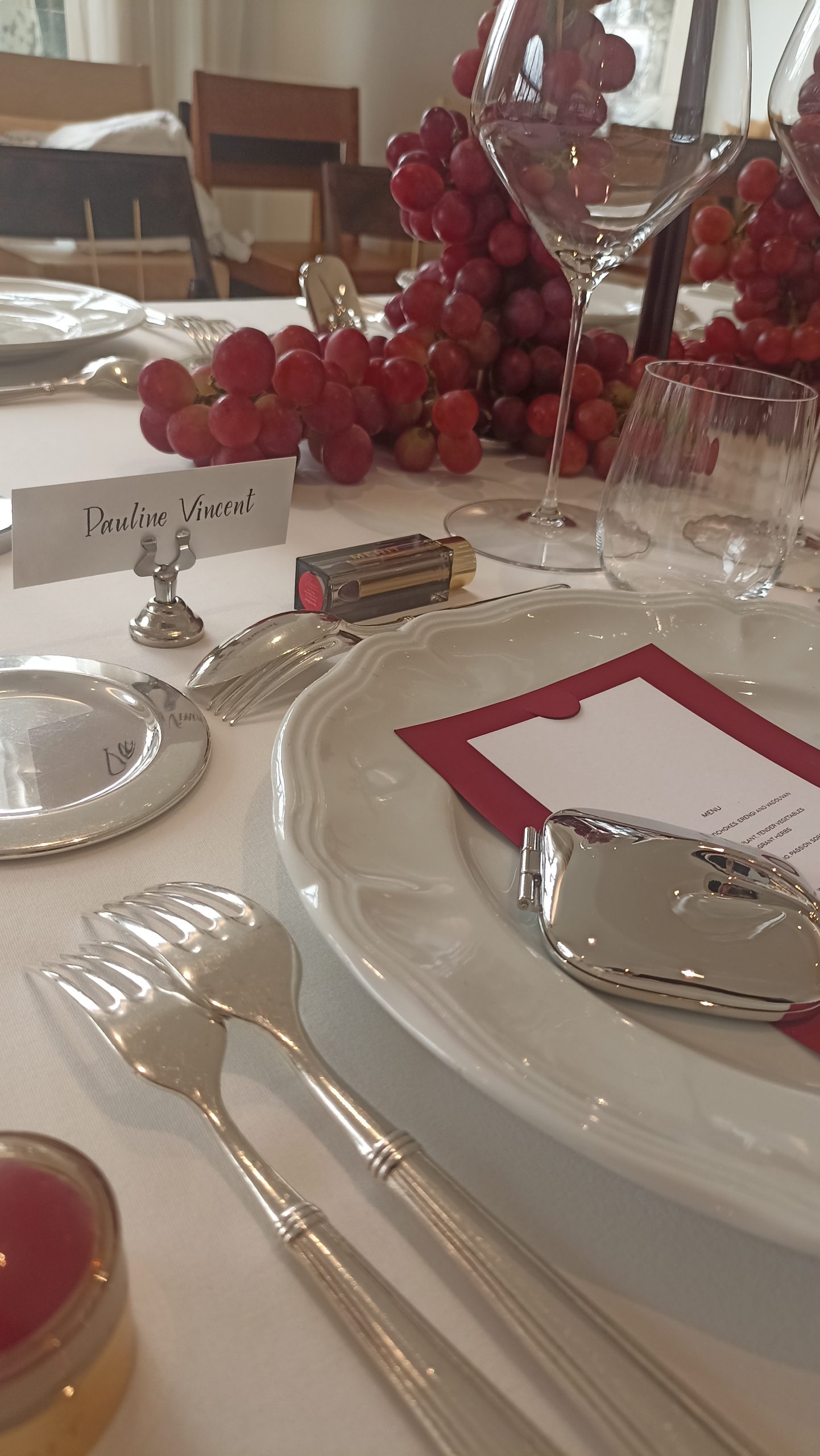 Marque-place calligraphié à la plume.