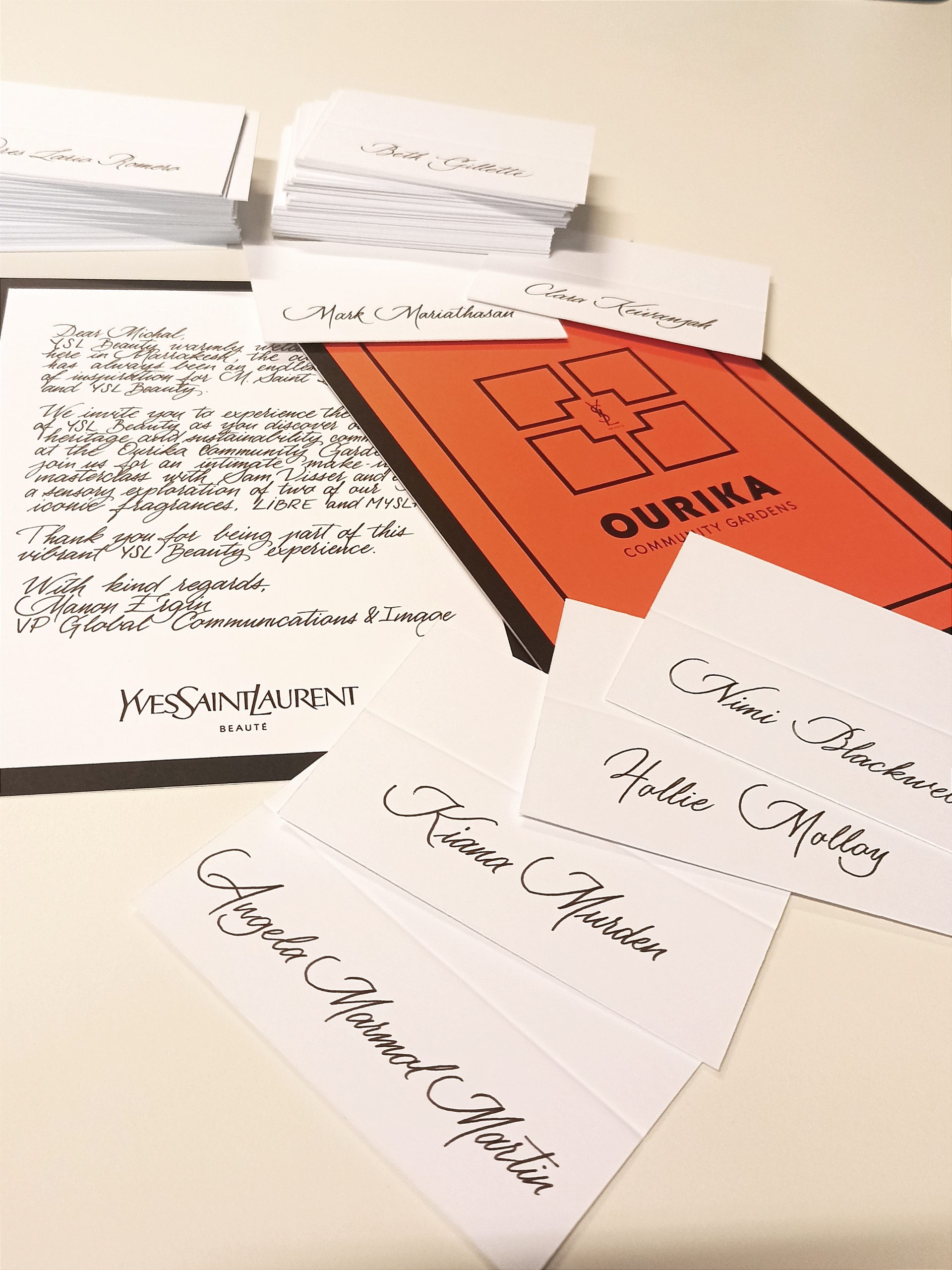 Message et marque-places pou événement Yves Saint-Laurent