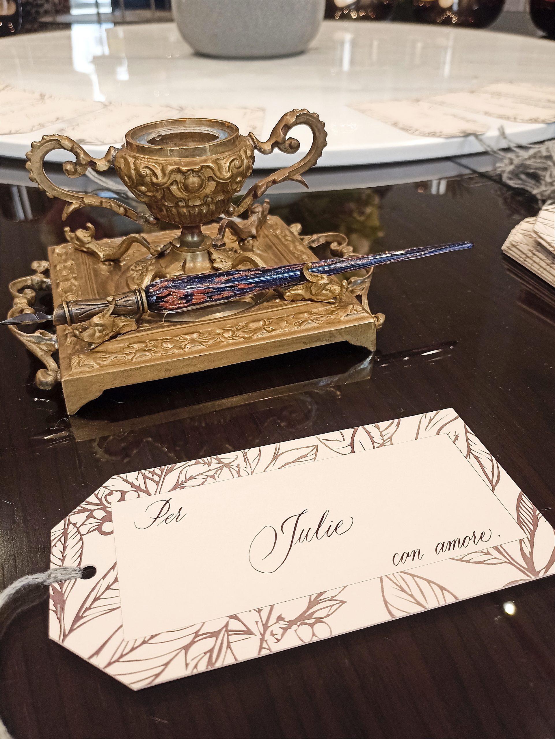 Evenement Presse Brunello Cucinelli.
Etiquettes calligraphiées à la plume.