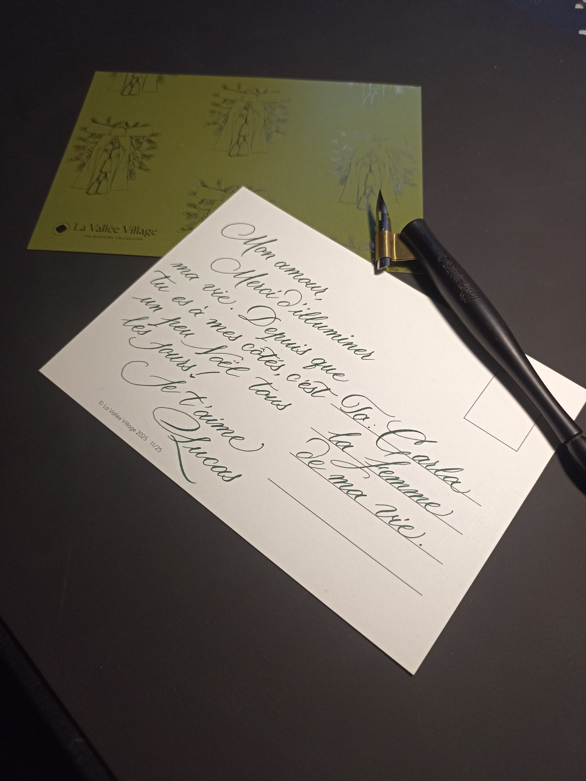 Carte personnalisée à la plume.
Noël à la Vallée Village