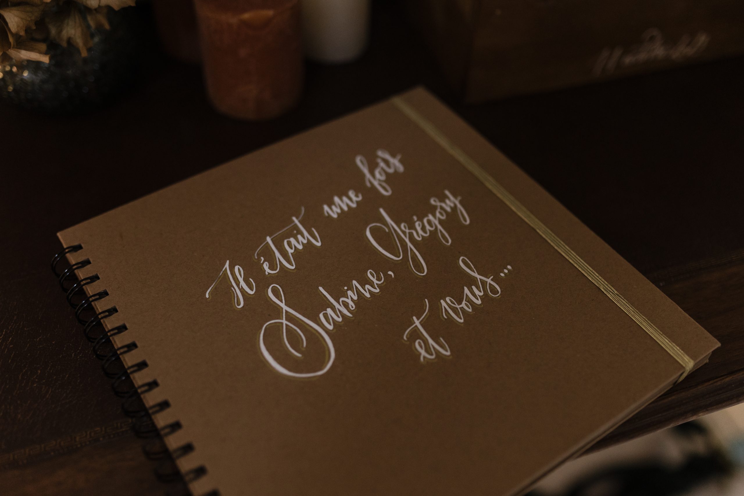 Papeterie de mariage de Sabine et Gregory. Livre d'Or.
Photo Aurélie Blanche
www.vibrant-feelings.com